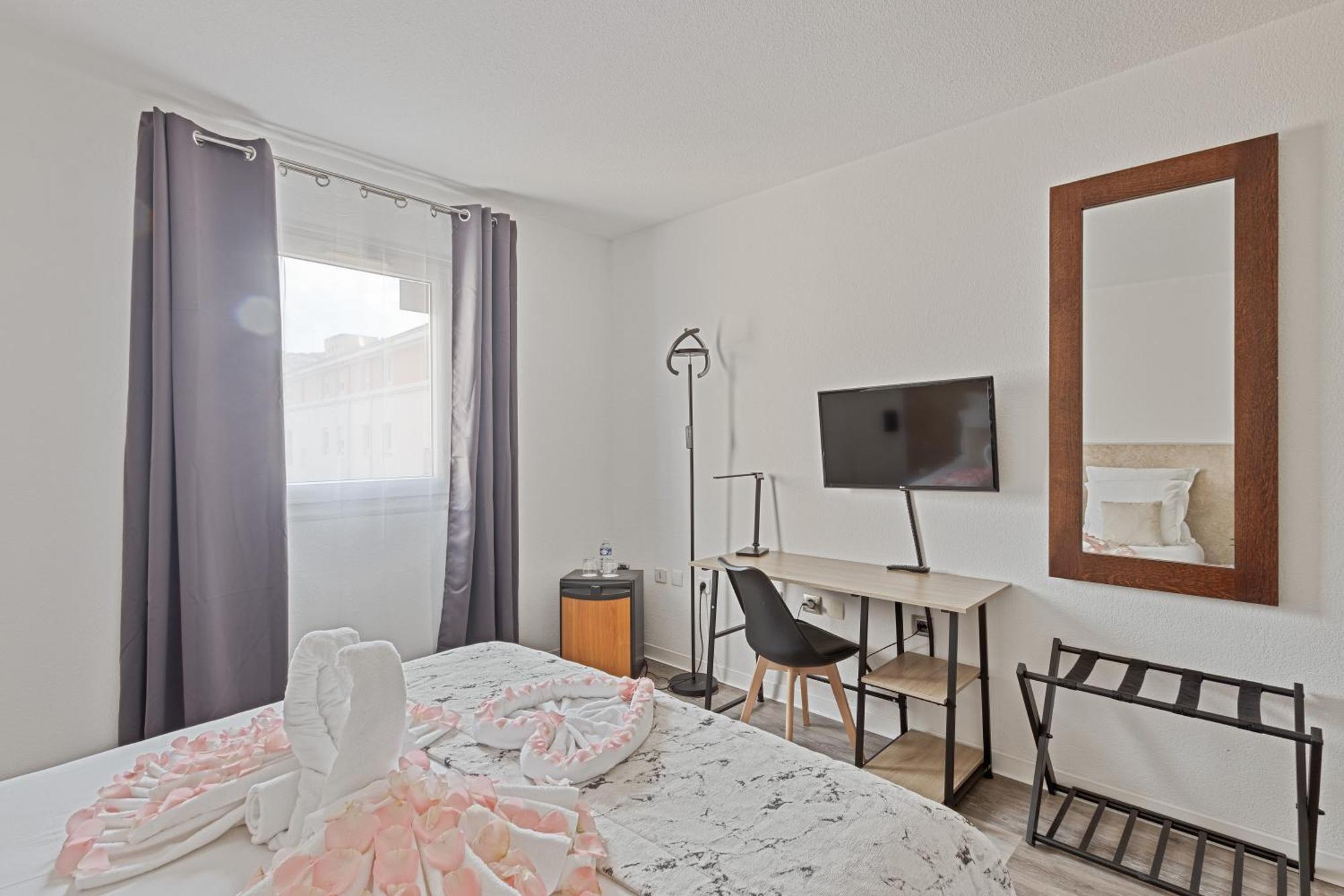 Hotel Provence Draguignan Bagian luar foto